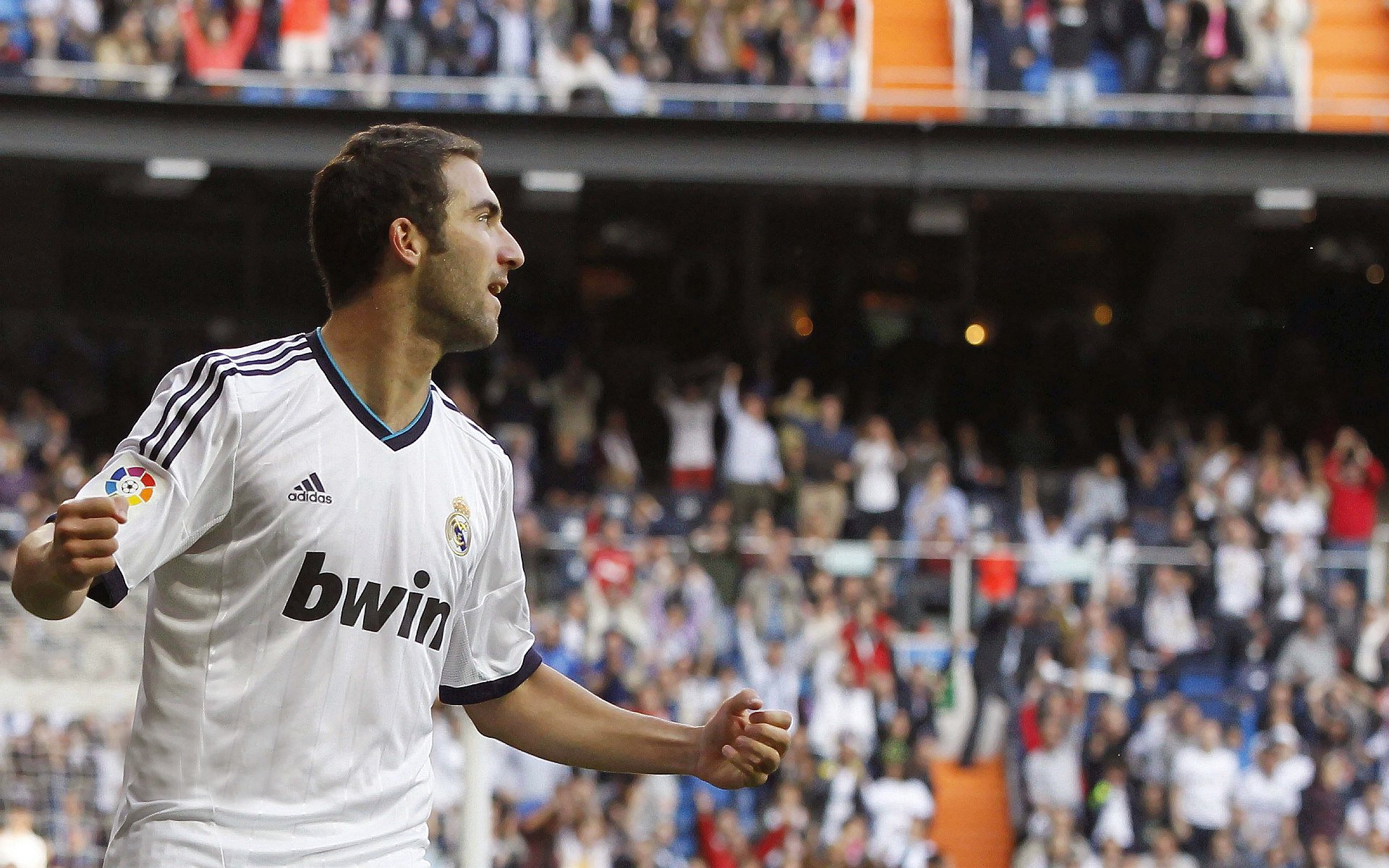 冬奥闭幕式现场播放塞内加尔进球集锦,全场致敬,塞内加尔奥运会女旗手