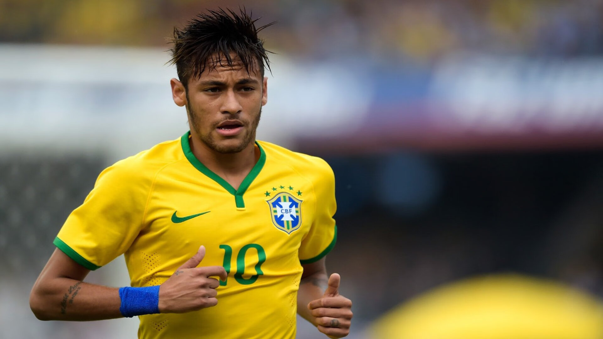 国际赛事中球员们殚精竭虑，为球队争出一片天地